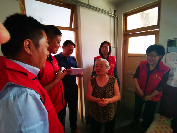 社企幫扶促共建 “雙節(jié)”走訪送溫暖――山東三箭集團走訪慰問世紀園社區(qū)先模及困難家庭