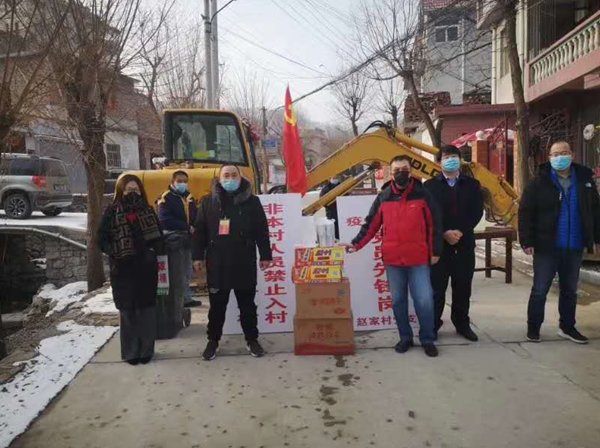 當前,新型冠狀病毒的肺炎疫情防控形勢嚴峻,小區是城市治理的基本單元,物業更是疫情防控的第一戰線。疫情就是命令,防控就是責任,為打贏這次防疫戰,三箭物業公司于1月23日便成立了應對新型冠狀病毒疫情聯防聯控領導小組,明確分工,各司其職,把做好疫情防控工作作為當前的首要任務,迅速安排各物管部積極采取防控措施,竭力守護業主、員工的健康安全,維護園區的和諧穩定。