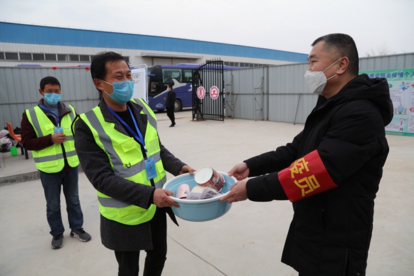 朝辭商河淅瀝雨 千里巴中三日還 ――山東三箭集團(tuán)又一批“點(diǎn)對點(diǎn)”包車農(nóng)民工返崗了