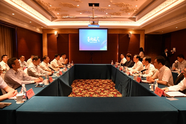 市中區(qū)政府、中國(guó)鐵塔山東省分公司、山東三箭集團(tuán)舉行項(xiàng)目合作簽約儀式